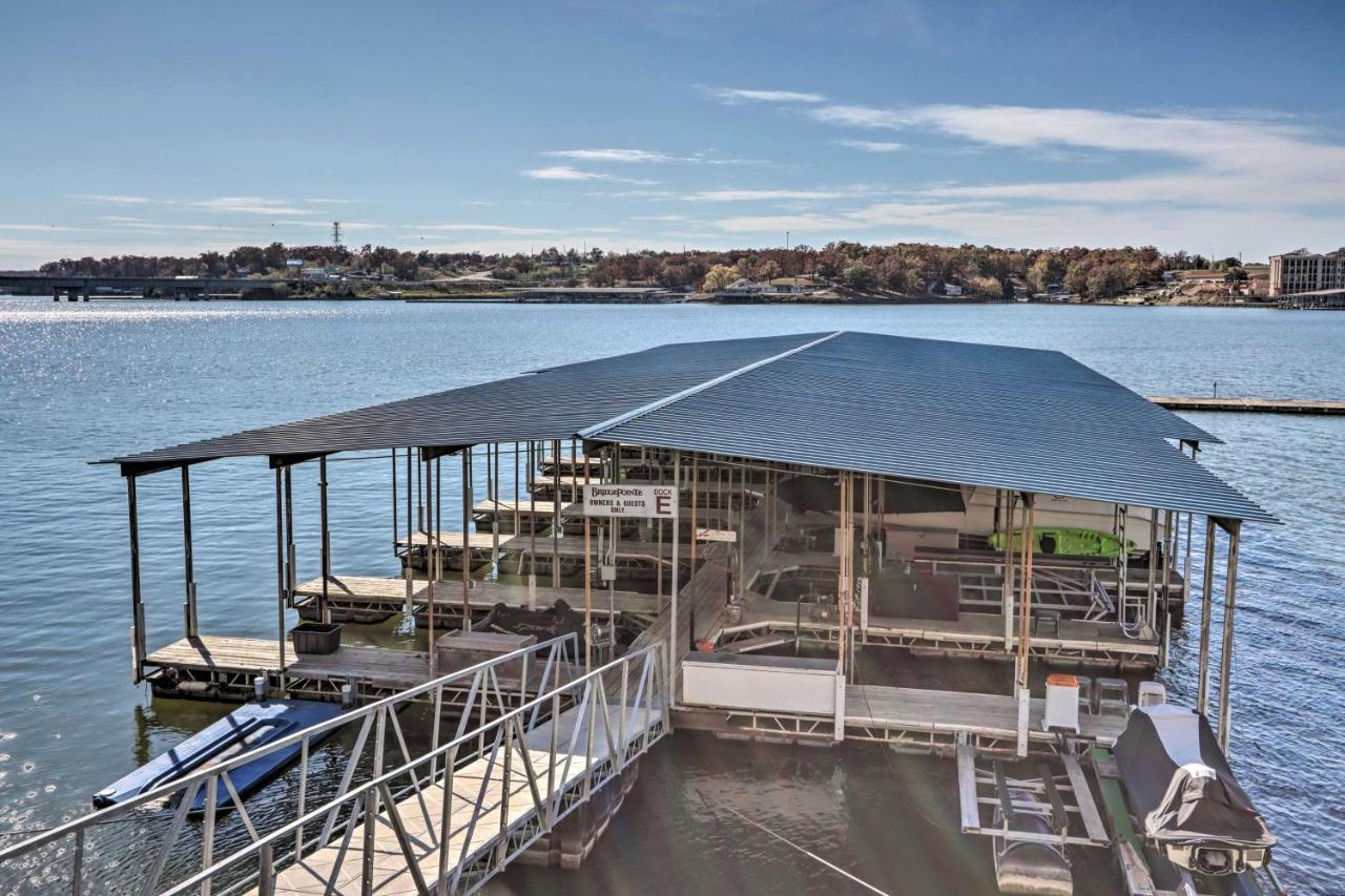 Sunny Osage Beach With Balcony And Lakefront View Esterno foto