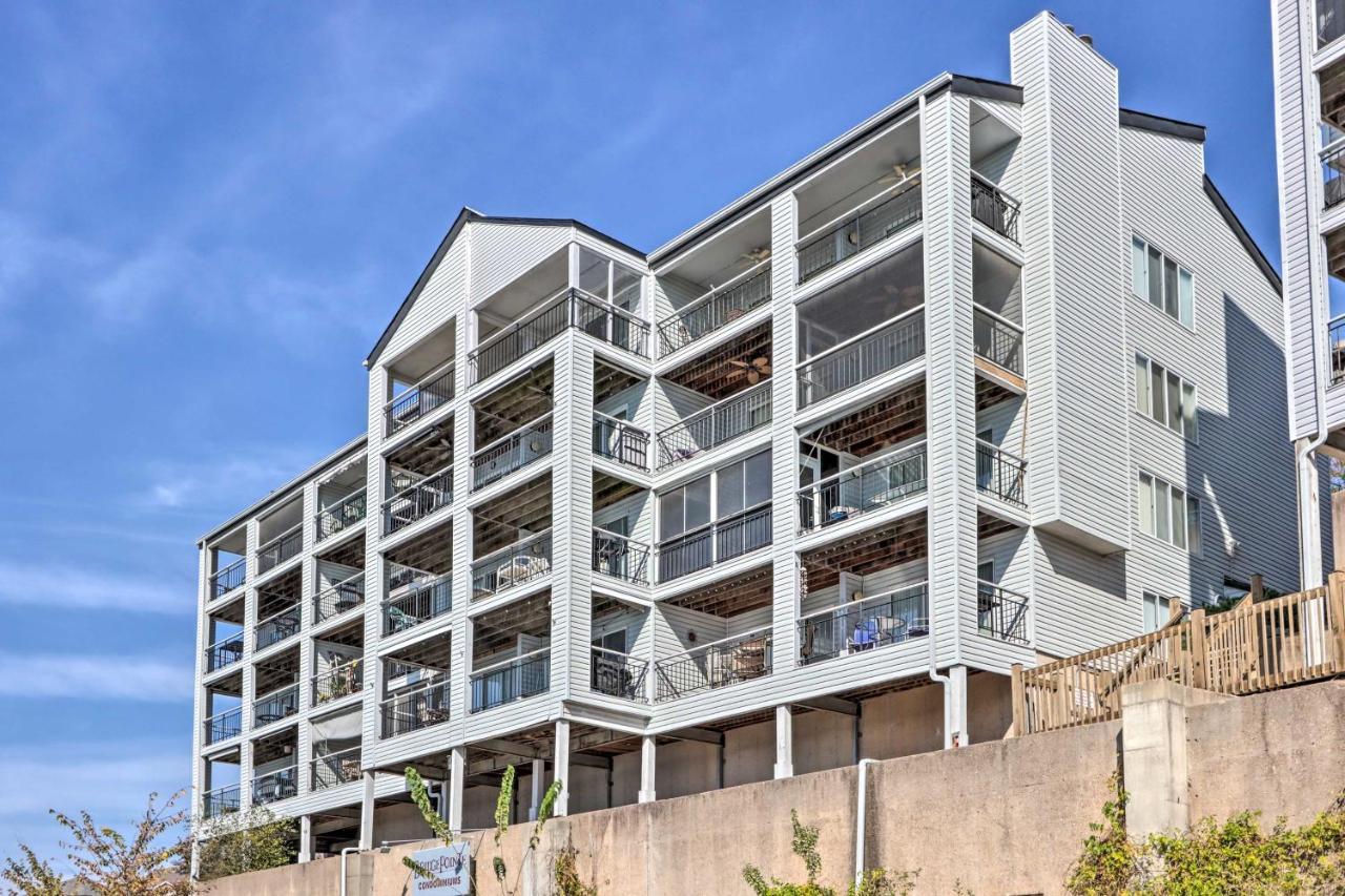 Sunny Osage Beach With Balcony And Lakefront View Esterno foto